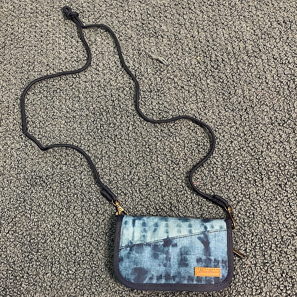 EDDIE BAUER CROSSBODY WALLET!!